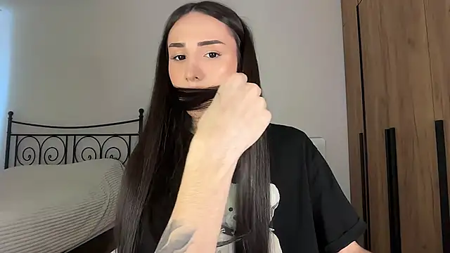 Kim Oberlin  online show from April 2026 01:52:02 PM