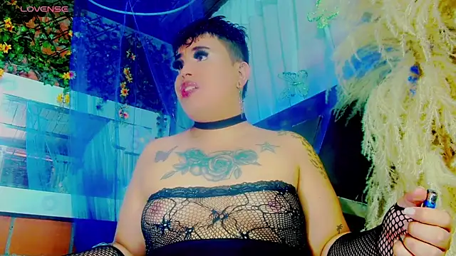 nauthyvalentina online show from April 2026 07:22:01 PM