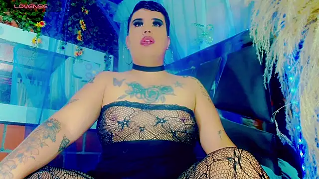 nauthyvalentina online show from April 2026 01:37:01 PM