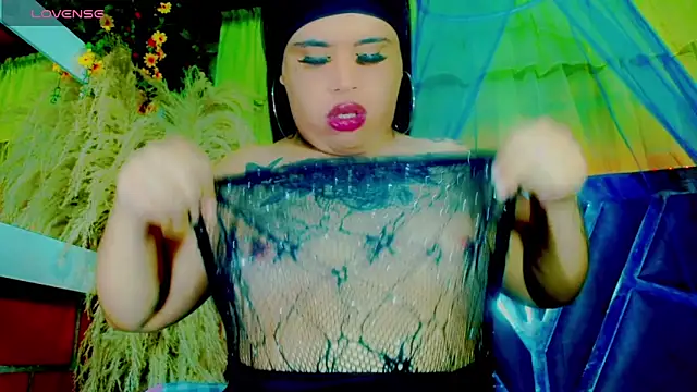 nauthyvalentina online show from May 2026 05:12:02 PM