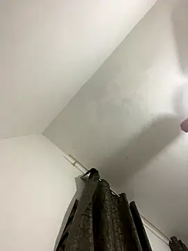 Vaguinhowqs online show from November 2025 03:45:01 PM