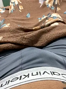 Vaguinhowqs online show from November 2025 07:31:01 AM