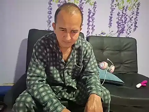 yazforeSolo online show from November 2025 02:43:02 PM