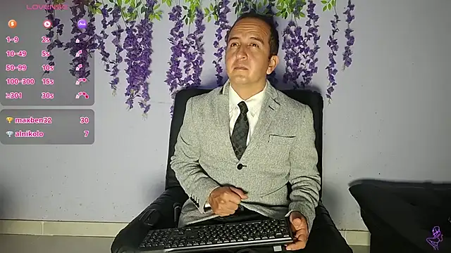 yazforeSolo online show from February 2026 02:10:02 AM