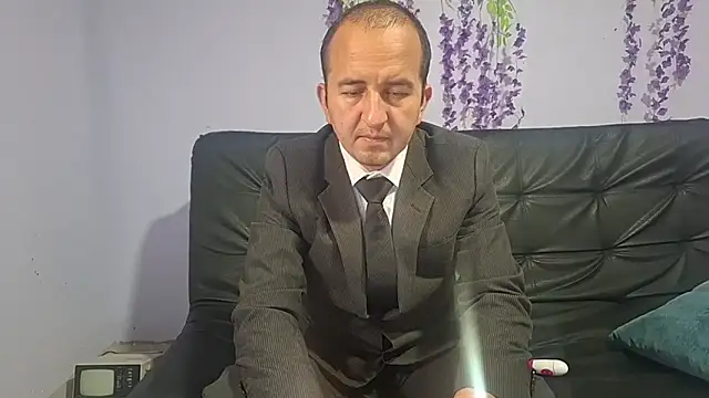 yazforeSolo online show from November 2025 02:18:01 PM