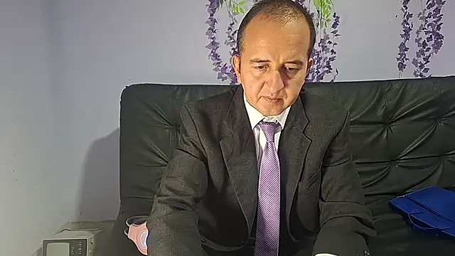 yazforeSolo online show from November 2025 02:27:02 PM