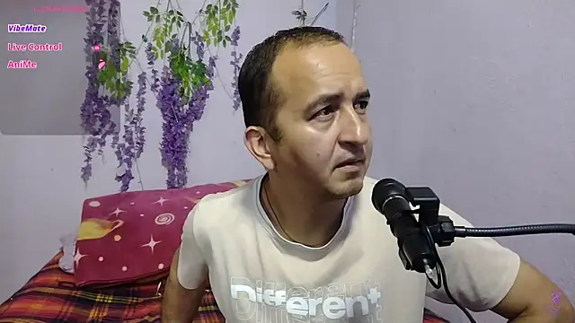 yazforeSolo online show from September 2025 01:40:02 PM