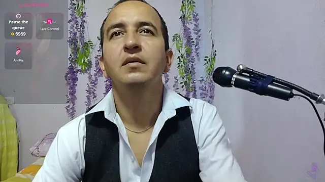 yazforeSolo online show from September 2025 02:41:02 PM