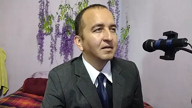 yazforeSolo online show from September 2025 02:31:01 PM