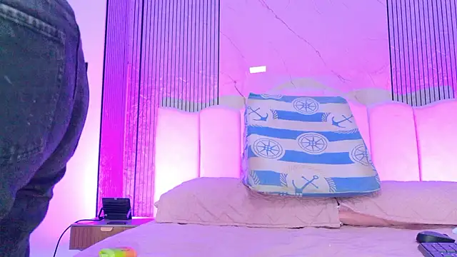 Sofia martiin online show from February 2026 03:07:02 AM