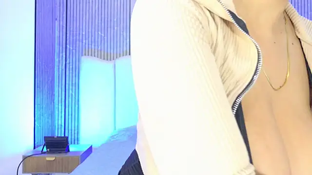 Sofia martiin online show from December 2025 03:11:01 AM