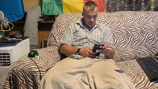 Snapshot of ScubaStevex chatting on July 2026 07:37:02 AM ScubaStevex online show from July 2026 07:37:02 AM