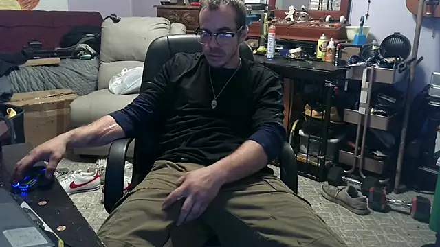 ScubaStevex online show from November 2025 04:23:01 PM