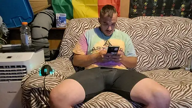 Snapshot of ScubaStevex chatting on July 2026 06:47:01 AM ScubaStevex online show from July 2026 06:47:01 AM