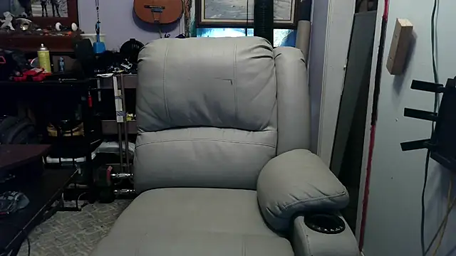 ScubaStevex online show from November 2025 04:32:02 PM