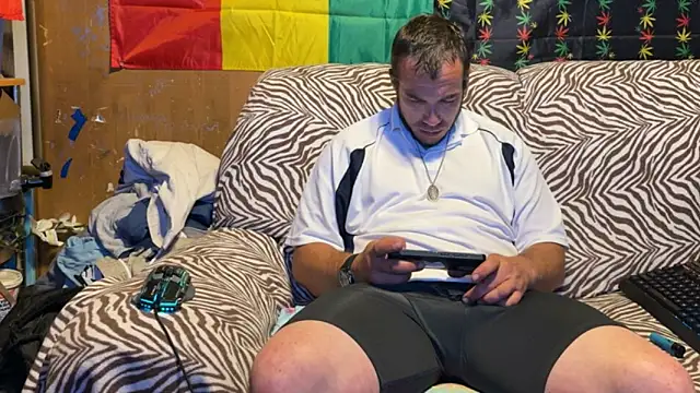 Snapshot of ScubaStevex chatting on June 2026 06:33:01 AM ScubaStevex online show from June 2026 06:33:01 AM