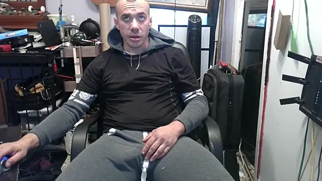 ScubaStevex online show from November 2025 04:22:01 PM