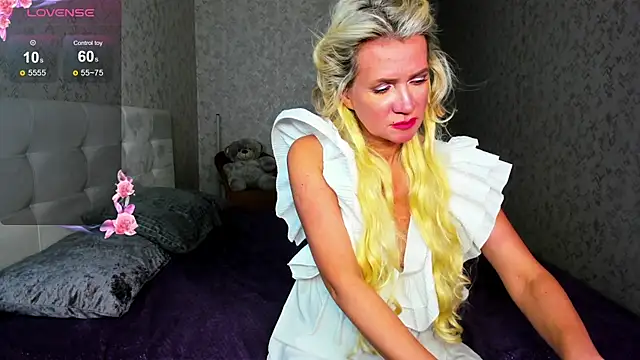 Luna  Lewis online show from January 2025 05:24:02 PM