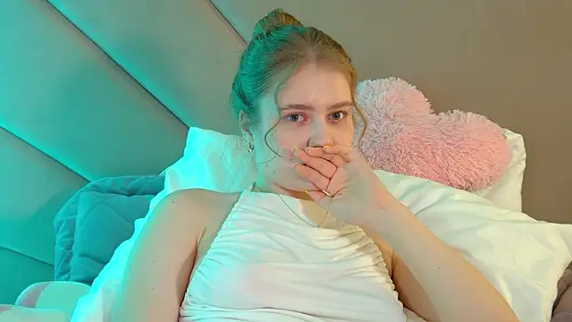 SelinSwarovski online show from March 2026 04:02:01 AM