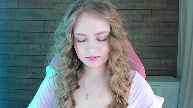 SelinSwarovski online show from March 2026 04:01:02 PM