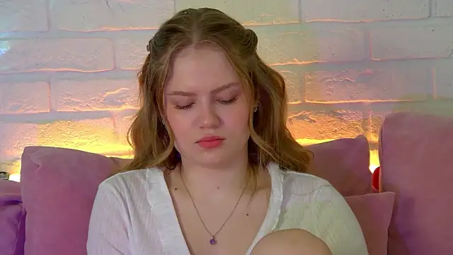 SelinSwarovski online show from November 2025 04:17:02 PM