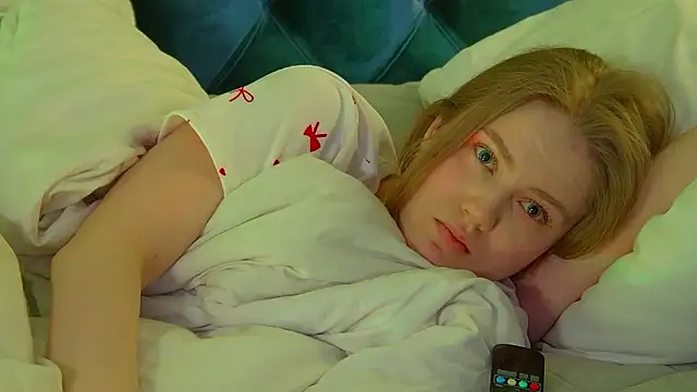 SelinSwarovski online show from March 2026 04:05:02 AM