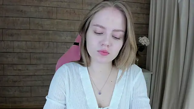 Snapshot of SelinSwarovski chatting on October 2025 04:08:02 PM SelinSwarovski online show from October 2025 04:08:02 PM