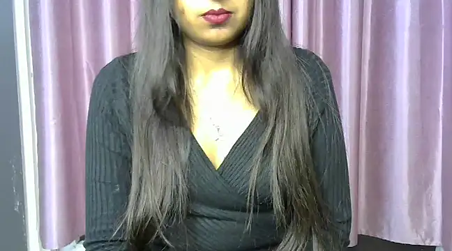 Snapshot of Qunee_lela chatting on January 2025 10:13:02 PM Qunee lela online show from January 2025 10:13:02 PM