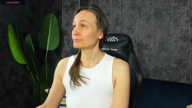 Lillian White online show from April 2026 12:58:01 AM