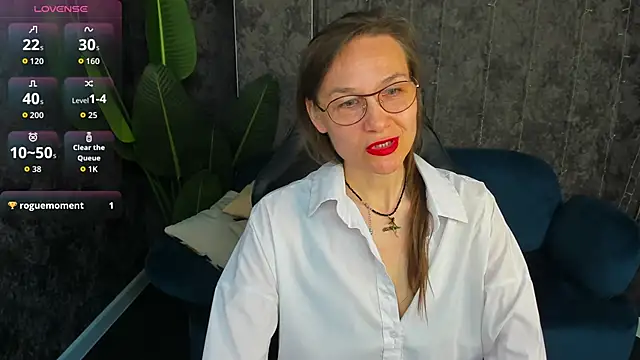 Lillian White online show from May 2026 01:02:02 AM