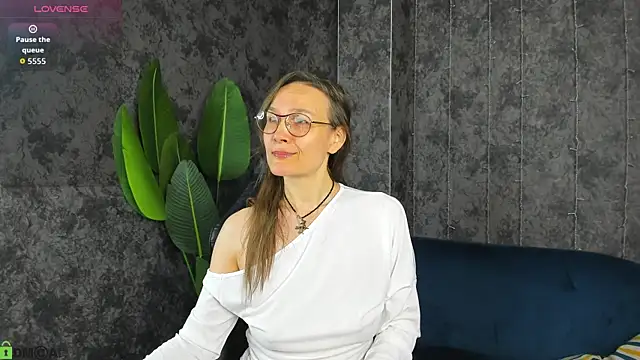 Lillian White online show from May 2026 01:05:01 AM