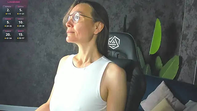 Lillian White online show from September 2025 12:05:02 AM