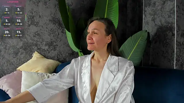 Lillian White online show from December 2025 12:00:01 AM