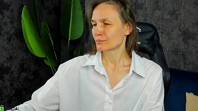 Lillian White online show from April 2026 01:01:01 AM