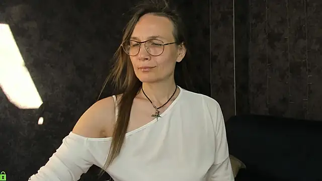 Lillian White online show from June 2026 01:06:02 AM