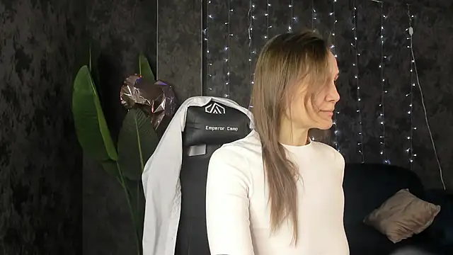 Lillian White online show from March 2026 01:06:01 AM