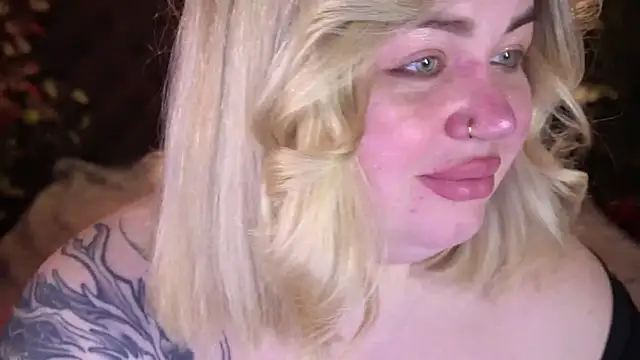 ZaraReignn online show from April 2026 08:15:01 PM