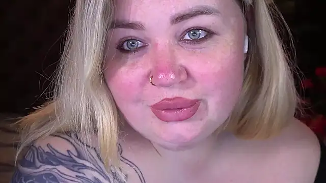 ZaraReignn online show from May 2026 07:42:01 PM