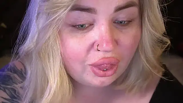 ZaraReignn online show from April 2026 02:47:02 AM