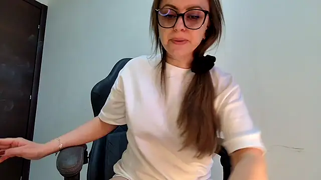 Eelleen online show from May 2026 12:14:02 PM
