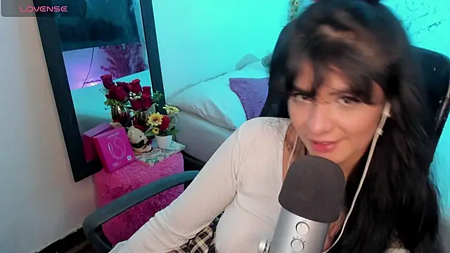 Snapshot of elissa_iris chatting on June 2026 02:17:02 AM elissa iris online show from June 2026 02:17:02 AM