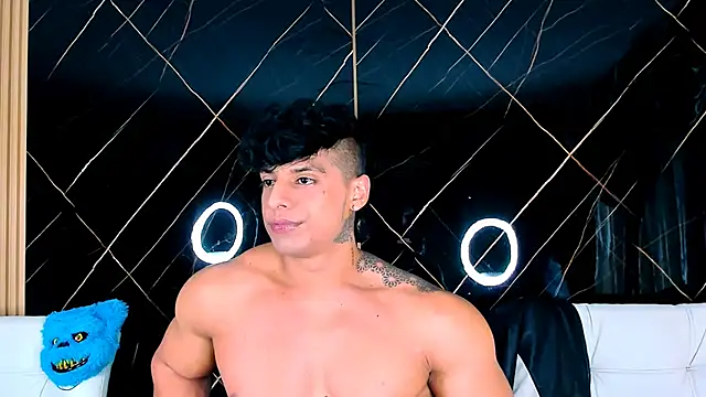 Owen Muzcle online show from October 2025 06:43:02 AM