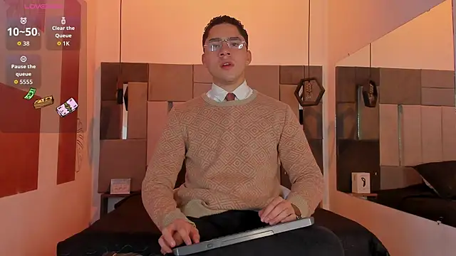 LiamNovak online show from December 2025 11:45:01 AM