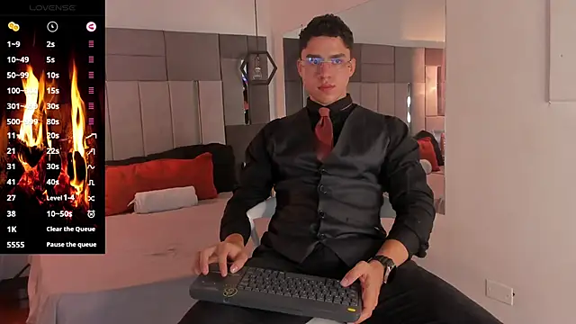 LiamNovak online show from November 2025 12:49:01 PM