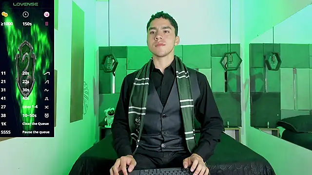 LiamNovak online show from December 2025 12:04:01 PM