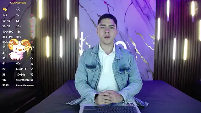 LiamNovak online show from November 2025 12:15:02 PM