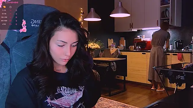 KatiKate online show from November 2025 05:05:01 PM