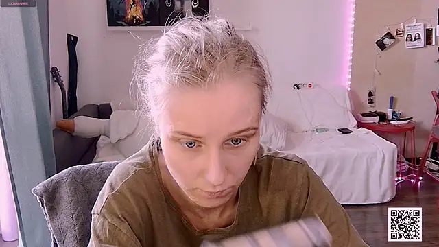 KatiKate online show from September 2025 11:08:02 AM