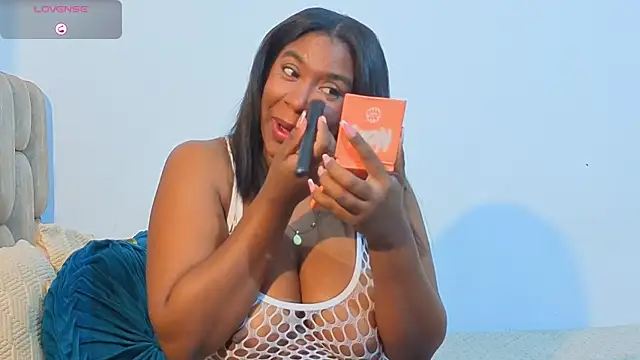 KloheCurvy online show from November 2025 02:17:01 PM