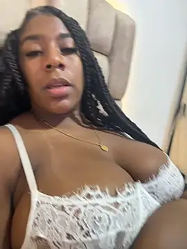 Snapshot of KloheCurvy chatting on September 2025 11:11:01 AM KloheCurvy online show from September 2025 11:11:01 AM